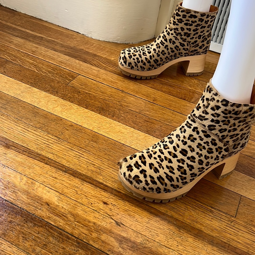 Leopard print leather bootie